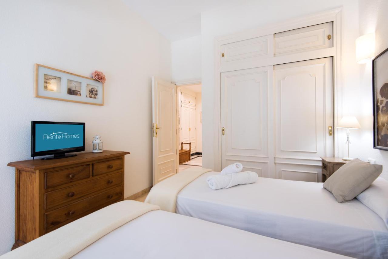 Rentandhomes Beachfront Marbella Center ภายนอก รูปภาพ